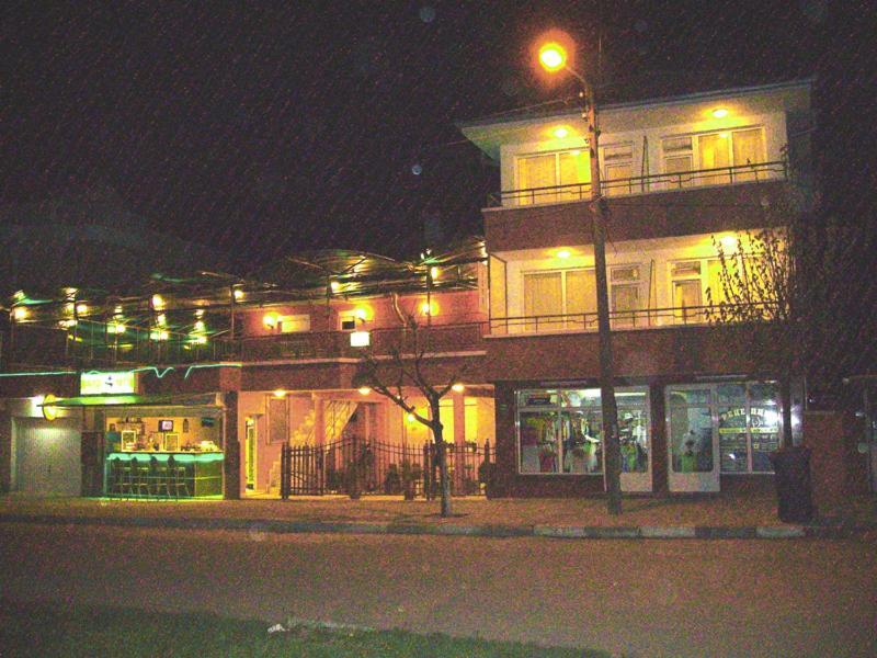 Nelly Guest House Равда Экстерьер фото