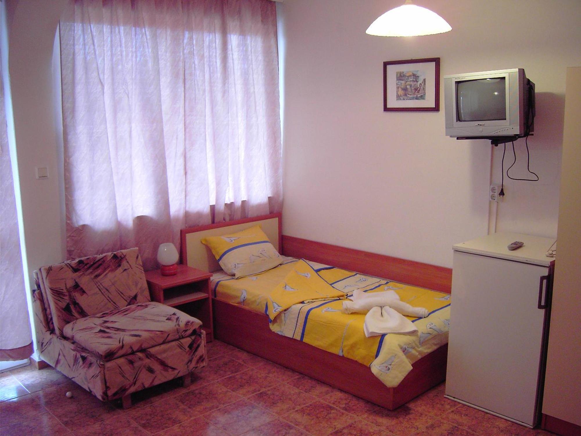 Nelly Guest House Равда Экстерьер фото