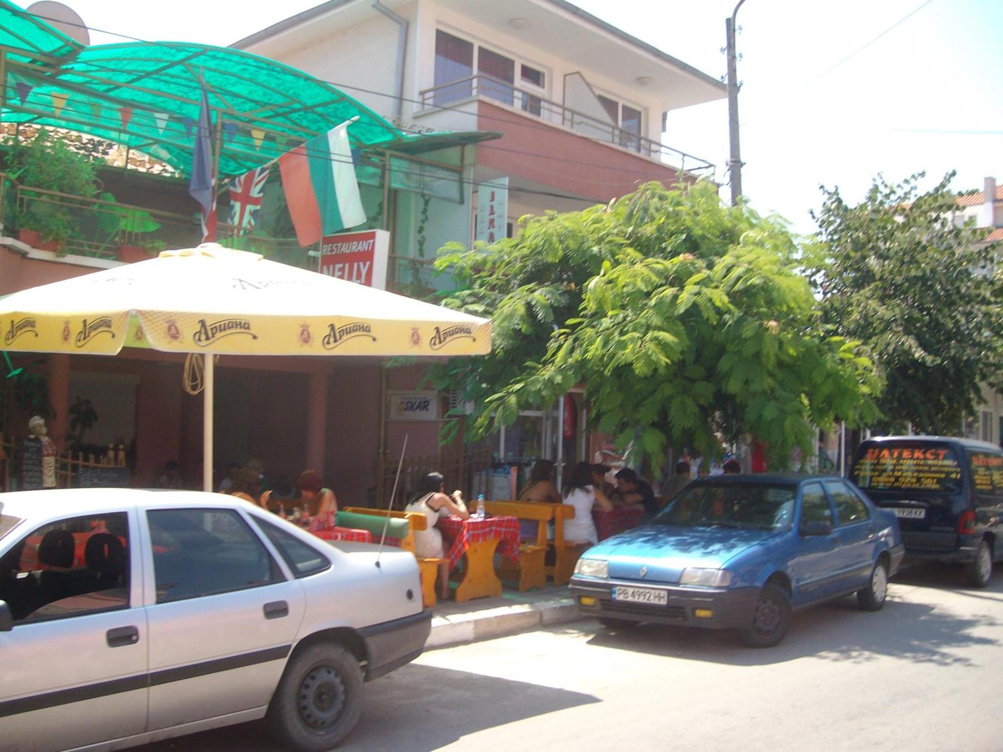 Nelly Guest House Равда Экстерьер фото