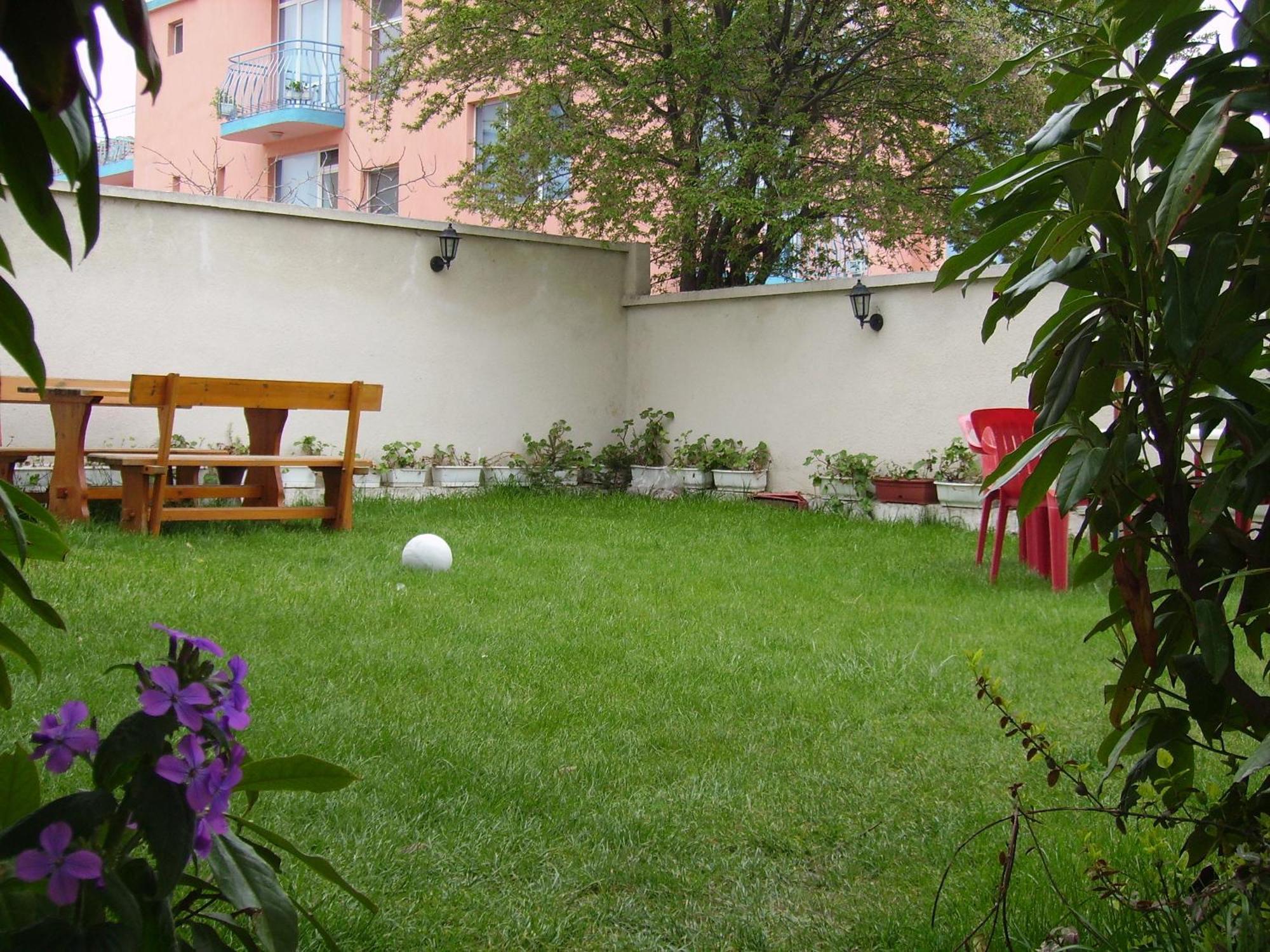 Nelly Guest House Равда Экстерьер фото