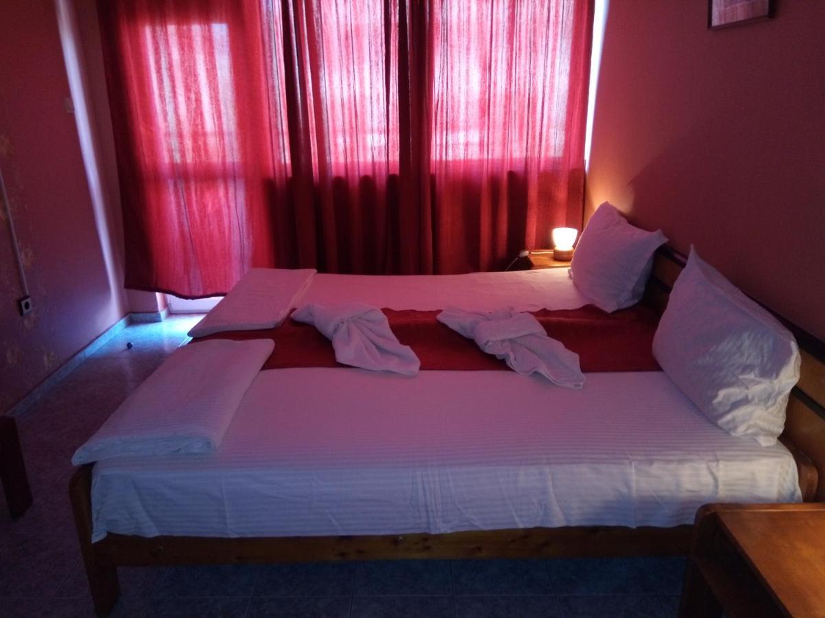 Nelly Guest House Равда Экстерьер фото