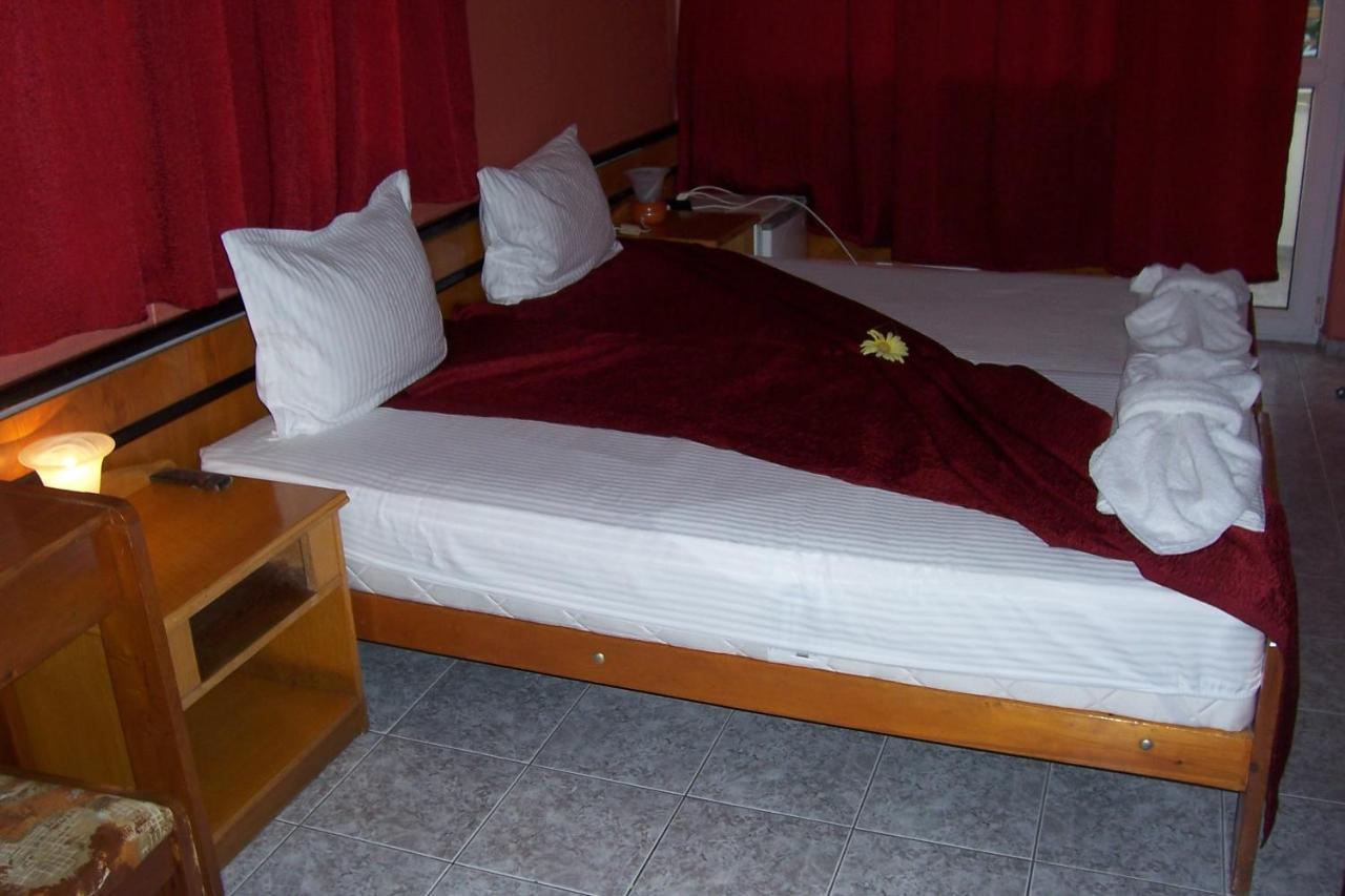 Nelly Guest House Равда Экстерьер фото
