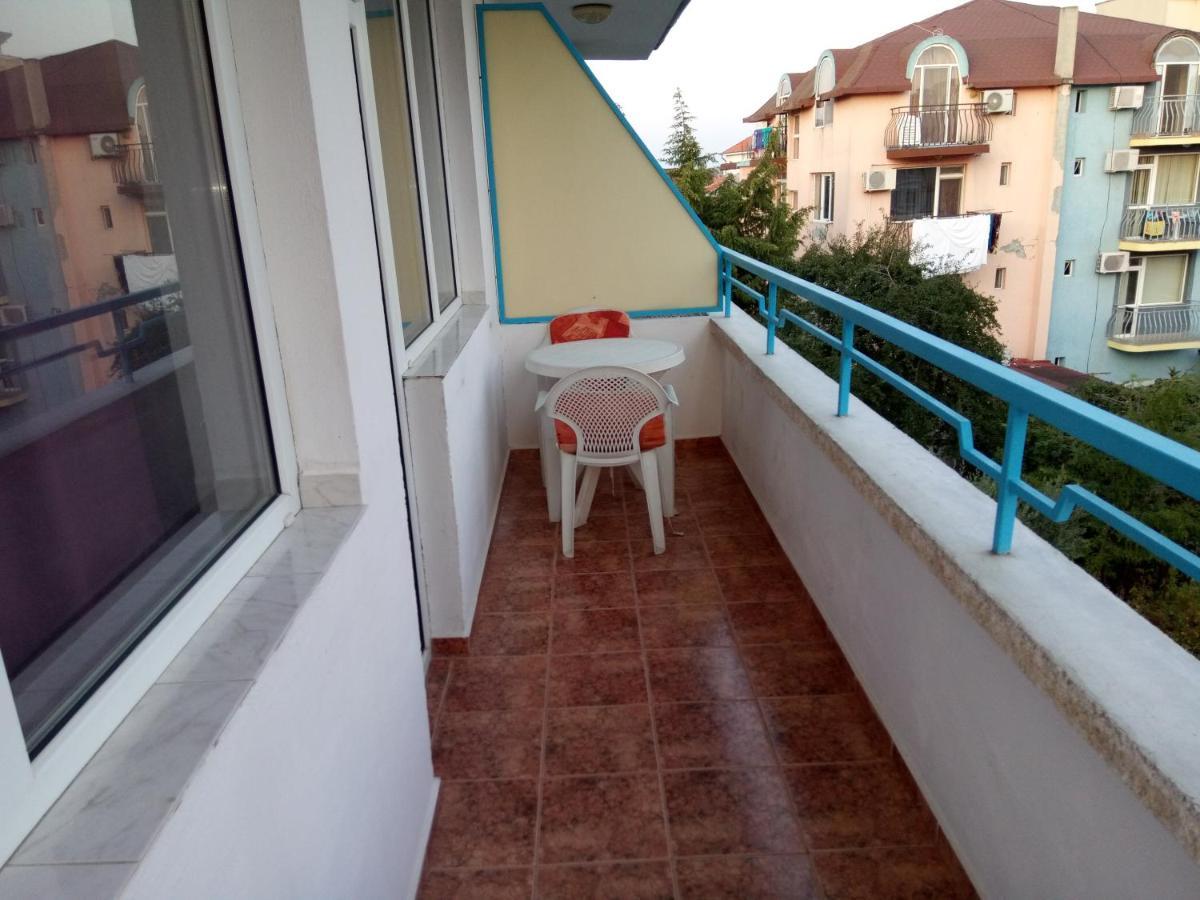 Nelly Guest House Равда Экстерьер фото